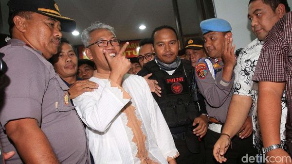 Dieksekusi ke Lapas Gunung Sindur, Begini Ekspresi Buni Yani