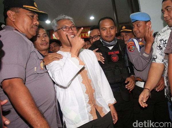 Dieksekusi ke Lapas Gunung Sindur, Begini Ekspresi Buni Yani