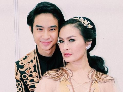 Devano dan Iis Dahlia