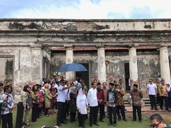 Jokowi Tinjau Benteng Pendem Sambil Ngopi Santai di Ngawi