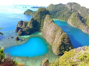 Raja Ampat: Legenda Empat Raja yang Lahir dari Telur Raja Ampat: Legenda Empat Raja yang Lahir dari Telur