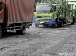 Sopir Truk Tinggalkan Trans Jawa yang Sudah Pasang Tarif Penuh
