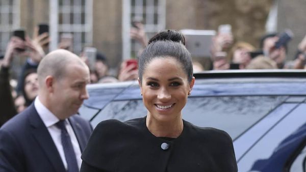 Tampil Beda, Meghan Markle Tinggalkan Gaya Rambut Berantakan