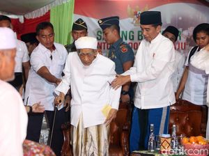 Rommy: Mbah Moen Klarifikasi Salah Ucap Doa untuk Prabowo Rommy: Mbah Moen Klarifikasi Salah Ucap Doa untuk Prabowo