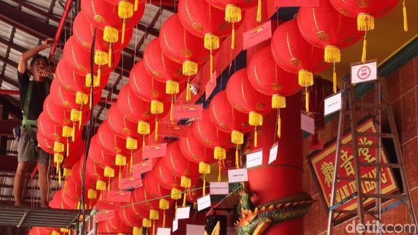 Nuansa Merah  Imlek di Vihara Kwan In Thang
