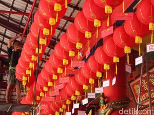 Nuansa Merah  Imlek di Vihara Kwan In Thang