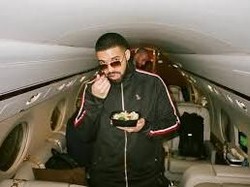 Dilempar Bra saat Manggung, Drake Minta Pelempar Dicari