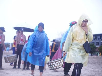 Indonesia Power Inisiasi Gerakan Coastal Clean Up Pantai Kuta