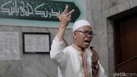 Jelang Eksekusi, Buni Yani Salat Jumat di Tebet