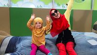 Serunya, 7 Potret Ria Ricis Manjakan Sang Bunda dan Keponakan