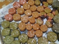 Kue Keranjang Legendaris Berbungkus Daun Pisang dari Semarang