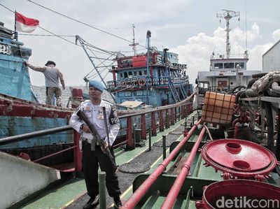 Bakamla Gagalkan Transfer BBM Ilegal di Teluk Jakarta
