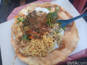 Gurih Renyah Bubur Opak yang Bisa Dimakan Berikut Wadahnya