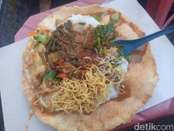 Gurih Renyah Bubur Opak yang Bisa Dimakan Berikut Wadahnya