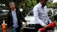 Rocky Gerung Tiba di Polda Metro Jaya