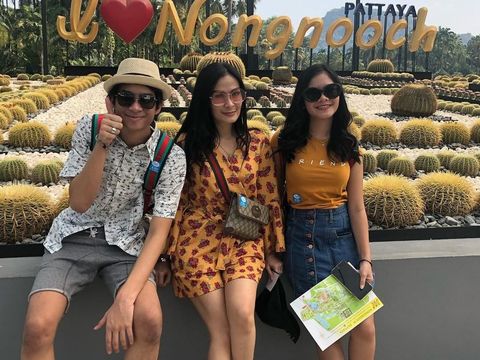 Iis Dahlia bersama kedua anaknya/