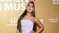 Wow! Ariana Grande Samai Rekor The Beatles