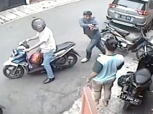 Tepergok Curi Motor di Jakbar, Pelaku Todongkan Senpi