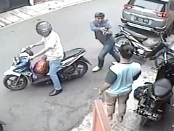 Polisi Tangkap 2 Pencuri Motor yang Todongkan Senpi di Jakbar