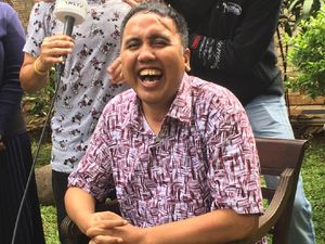 Video: Si Doel Jenguk Gugun Gondrong, Eks Ketum Jakmania