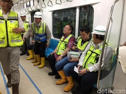 Kepala Bappenas Ajak Anak dan Istri Jajal MRT Jakarta