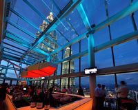 Liburan di Malaysia, Coba Makan Malam spesial di Rooftop Bar Ini