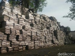 KPU Banyuwangi Lelang 53 Ton Kotak Suara Bekas Pemilu
