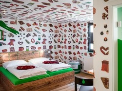 Unik! Hotel Ini Bertema Sosis Lengkap dengan Potongan Daging Sosis di Dalamnya