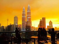 Liburan di Malaysia, Coba Makan Malam spesial di Rooftop Bar Ini