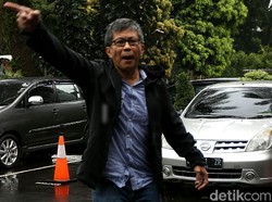 Rocky Gerung: Hai Netizen, Twitter Saya Dicuri si Dungu!