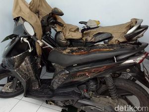 Pria Misterius Bakar 3 Motor di Semarang Pria Misterius Bakar 3 Motor di Semarang