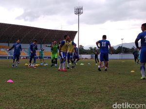 Laga Persib Ditunda, Pelatih: Sudah Biasa Laga Persib Ditunda, Pelatih: Sudah Biasa