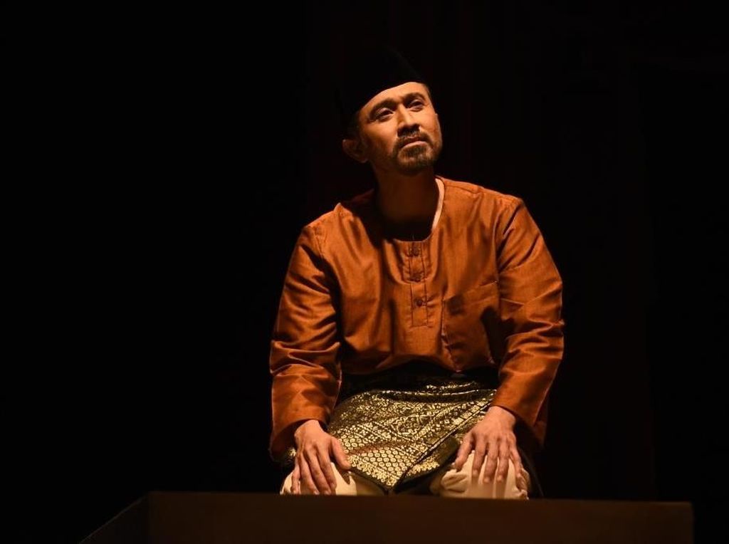 Gema Nyanyi Sunyi Revolusi Amir Hamzah dari Panggung Teater Gema Nyanyi Sunyi Revolusi Amir Hamzah dari Panggung Teater