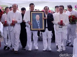 Pesan Berharga Mendiang Eka Tjipta untuk Anak-anak & Keluarga