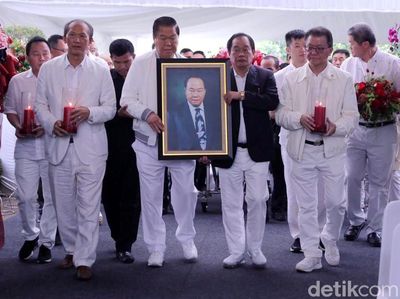 Pemakaman Pendiri Sinar Mas Berlangsung Khidmat di Karawang