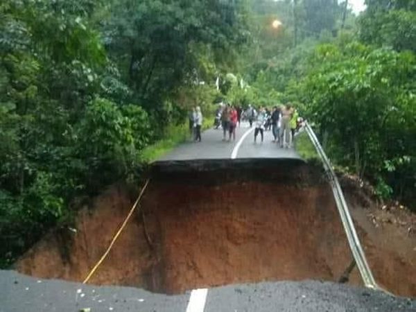 Potret Jalan Lahat-Pagar Alam Sumsel yang Putus Akibat Longsor