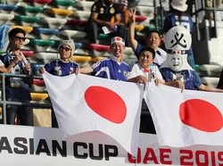 Jepang yang didukung para masyarakatnya jelas lebih diunggulkan mengingat mereka lebih berpengalaman dengan empat gelar juara. (REUTERS)
