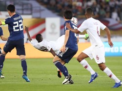 Pada laga final yang dihelat di Zayed Sports City Stadium, Jumat (1/2/2019) malam WIB, Qatar unggul duluan pada menit ke-12 lewat gol salto penyerangnya Almoez Ali. (Francois Nel/Getty Images)