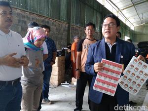 Bawaslu Jabar Soroti Buruknya Kertas Segel Pemilu Bawaslu Jabar Soroti Buruknya Kertas Segel Pemilu