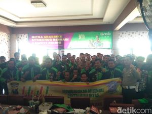 Ratusan Driver Ojol Situbondo Deklarasi Road Safety dan Pemilu Damai