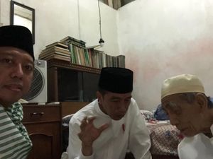 Rommy: Ajak Salat di Kamarnya, Mbah Moen Doakan Jokowi Jadi Pemimpin Amanah
