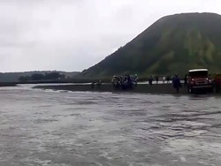 Limpasan Air di Gunung Bromo Terjadi Saat Hujan Deras, 2-3 Jam Kering Lagi