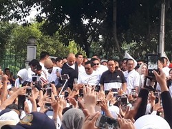 Prabowo, Anies, Hingga Titiek Hadiri Jalan Sehat Relawan Roemah Djoeang