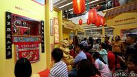 Jelang Imlek, Wayang Potehi Ramaikan Pusat Perbelanjaan