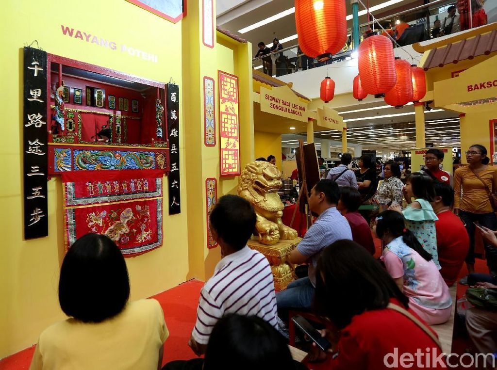 Jelang Imlek, Wayang Potehi Ramaikan Pusat Perbelanjaan Jelang Imlek, Wayang Potehi Ramaikan Pusat Perbelanjaan
