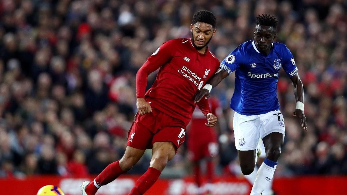Joe Gomez sudah absen hampir dua bulan karena cedera retak kaki (Clive Brunskill/Getty Images)