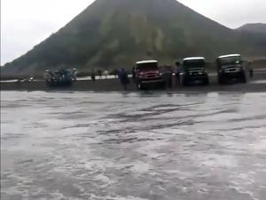 Muncul Limpasan Air di Gunung Bromo dari Hujan, Bukan Kaldera