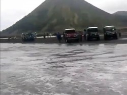 Muncul Limpasan Air di Gunung Bromo dari Hujan, Bukan Kaldera