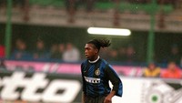 Dilansir detikSport dari berbagai sumber, penjualan pemain termahal Inter Milan dimulai dari nomor 10 ada Clarence Seedorf yang dijual ke AC Milan pada tahun 2002 sebesar 22,5 juta Euro atau kini setara Rp 379 miliar