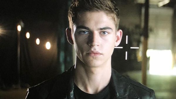 Ini Hero, Model dan Aktor Ganteng yang Ternyata Keponakan Voldemort